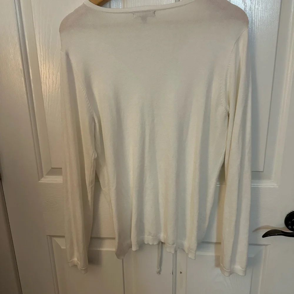 Chic Cream V-Neck Ruched Sweater